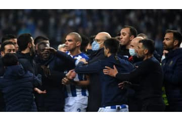 中島翔哉の元同僚もブチ切れ！スタッフが選手殴る！ポルト戦で4人退場の大乱闘 画像