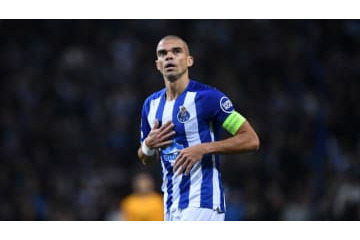 38歳ペペ、2年間出場停止も？ 宿敵チームのFDを蹴る 画像