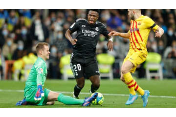 バルサGKテアシュテーゲン怒る！レアルFWヴィニシウスの“ダイブ”シーン 画像