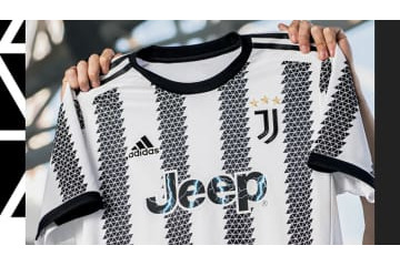 ユヴェントス、衝撃「三角ストライプ」の2022-23新ユニフォームを発表！ 画像
