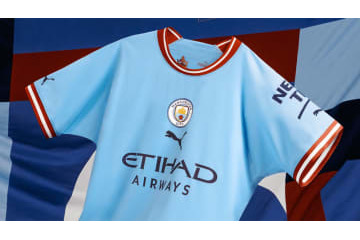 マンチェスター・シティ、2022-23新ユニフォーム発表！「レジェンドに敬意」のレトロデザイン 画像