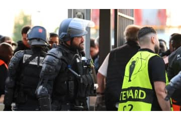 CL決勝、キックオフ大遅延…スタジアム外での大混乱と無断侵入シーン 画像