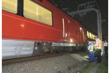 特急と車衝突、1人けが 画像