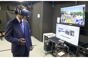 参院選にらみアバターで街頭演説 画像