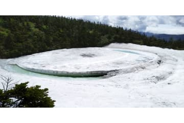 国立公園「竜の目」に侵入 画像