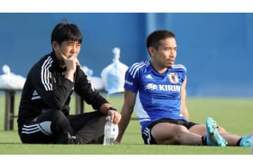 日本代表、山根の痛恨ミス…ベンチで立ち上がって鼓舞してたのはあの2人 画像