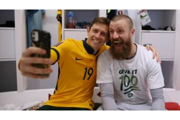 W杯決定で国民的英雄！豪州GKの「クセがスゴい踊り」にペルーはイラつく 画像