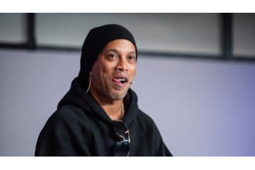 42歳ロナウジーニョ、いまのドリブルがこちら 画像