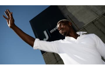 ユーヴェ復帰のポグバ、ユナイテッドのユニフォームへのサインを拒否 画像