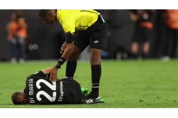 ディマリア、ユーヴェ初戦で仰天シーン！なんと主審にタックルされる 画像