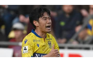 「顔が凹んだ」 香川真司、顔面エルボーに激怒！元審判も同意 画像