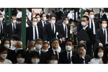 平和記念式典、警備強化 画像