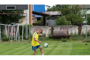 再開されたウクライナリーグ、早くも「空襲警報」で試合中断 画像