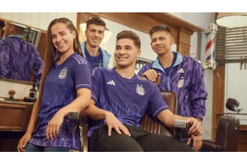 “紫の太陽”を描く！アルゼンチン代表、カタールW杯に向けた新アウェイユニフォームを発表 画像