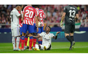 「レアルFWヴィニシウスは猿」とアトレティコファン合唱…差別的人形も 画像