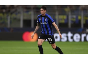 30分で交代のインテル選手、ブチギレでベンチを蹴りまくる！監督は理由説明 画像