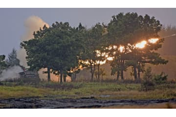 陸自、離島防衛のロケット砲訓練 画像