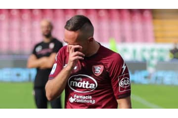 強面リベリ、引退で感極まり涙…現役ラストゲームでの感動の男泣きシーン 画像