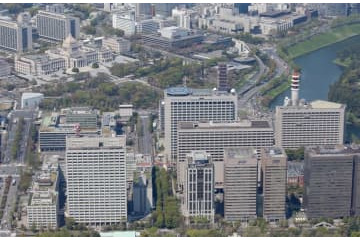 経済対策、国費30兆円弱に増額 画像