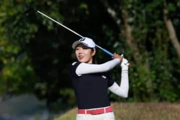 ＜中間速報＞高木萌衣が単独首位　藤田光里、櫻井心那らは2差追走 画像