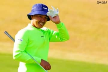 イーグルからコーヒーをこぼして“平常心”　スイング改造がハマった中西直人が「64」の首位発進 画像