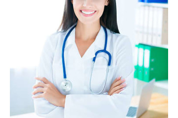 女医ブランドを利用してメディアに出始めた妻。次第に露出が激しくなり夫婦に亀裂が… 画像