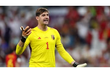 W杯痛恨敗戦にブチ切れ…ベルギーGKクルトワ、怒りのベンチ殴りつけシーン 画像