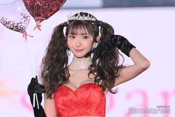 北新地No.1キャバ嬢ひめか、溢れる美バストに釘付け SEXYドレスでド派手に登場＜関西コレクション 2023 S／S＞ 画像