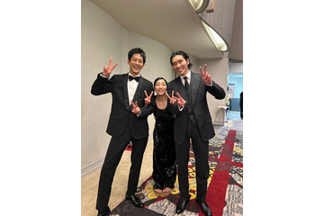 安藤サクラ、夫・柄本佑＆元カレ役・松坂桃李と“W腕組み”で記念撮影「情報量すごい」「奇跡の3ショット」の声 画像