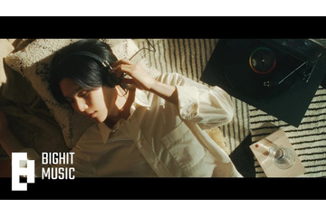 BTS・SUGA、IUとのコラボ曲公開 MVラストの“メッセージ”に注目集まる＜People Pt.2（feat.IU）＞ 画像