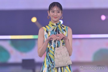 貴島明日香、ほっそり二の腕際立つノースリーブワンピで夏を先取り＜GirlsAward 2023 S／S＞ 画像