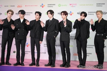 ENHYPEN、オールブラックで圧巻オーラ 世界中にファンを持つ理由＆魅力を自ら分析＜2023 MAMA AWARDS DAY1＞ 画像