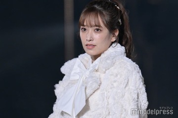 日向坂46佐々木久美、ミニ丈衣装から美脚チラリ 新年初投稿に反響「可愛すぎる」「すごく綺麗」 画像