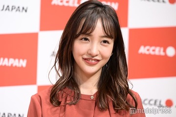 板野友美、美デコルテ輝くキャミワンピ姿に「可愛すぎ」「スタイル抜群」の声 画像
