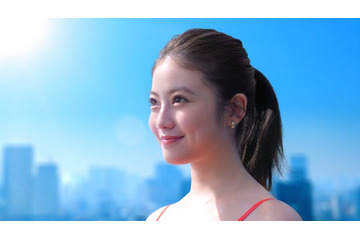 今田美桜、美デコルテ眩しいキャミワンピ披露 チャーミングなNGでスタッフ癒やす 画像