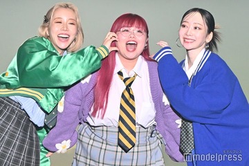くれまぐ、投げキスからのハートポーズ 個性溢れる制服姿で美脚際立つ【TGC 和歌山 2024】 画像