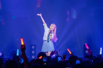 話題のTikToker・あかせあかり、海外ライブ初出演 YOASOBI「アイドル」カバー＆コスプレ衣装で2000人魅了 画像