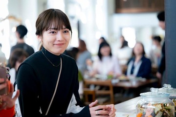 「9ボーダー」新井順子P、川口春奈の衣装を「着飾る恋」と対照的にした理由 サスペンス要素にも言及【インタビュー】 画像