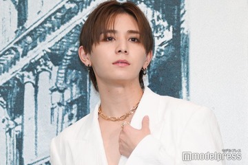 Hey! Say! JUMP山田涼介、総額940万円超えジュエリーまとい登場 素肌チラリスーツ姿【ティファニー×山田涼介】 画像