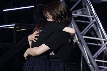 乃木坂46筒井あやめ、清宮レイへ涙のハグ「最後の最後に泣いた」「あやレイの絆感動した」と反響続々【35thSGアンダーライブ】 画像