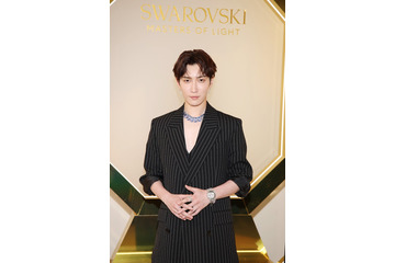 Snow Man渡辺翔太、ミラノで「スワロフスキー」レセプション参加 胸元に大ぶりジュエリーまとう【SWAROVSKI - MASTERS OF LIGHT】 画像