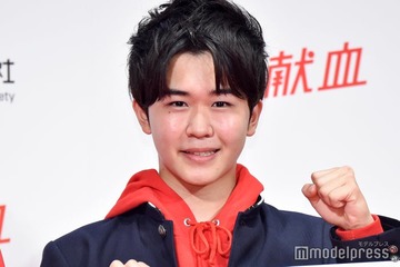 鈴木福、20歳迎え家族から祝福 きょうだい集合ショットに「似てる」「素敵」と反響 画像