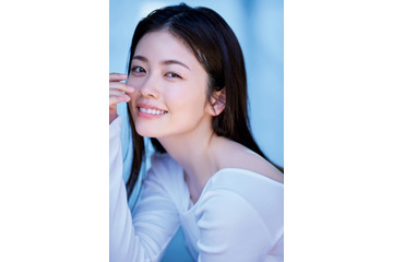 小芝風花、眩しい笑顔＆大人の表情で魅了  2年ぶり「週刊FLASH」表紙登場 画像