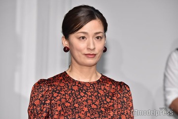 尾野真千子“もう1人のヒロイン”と話題「虎に翼」ナレーション裏話告白 “スンッ”にも言及 画像