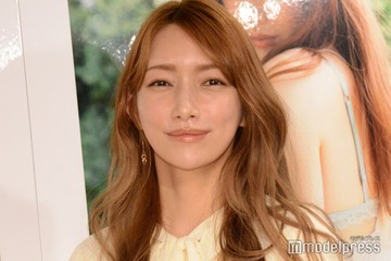 後藤真希、斬新なミニ丈ドレスで美脚スラリ「新鮮」「妖精みたい」と反響 画像