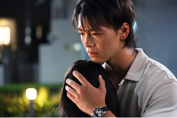 「ブラックペアン シーズン２」世良（竹内涼真）、美和（葵わかな）をハグ 突然の胸キュンシーンに視聴者沸く「身長差に悶絶」「包容力すごい」 画像