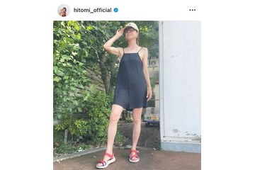 hitomi、子どもたちとプールへ！引き締まったスイムウェアSHOTに反響「若々しくて綺麗」「可愛い」 画像