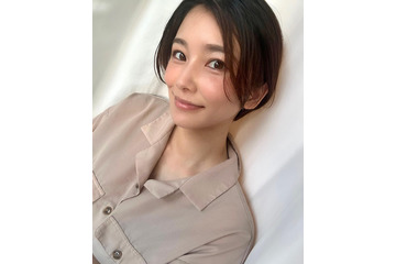 Creepy Nuts・R-指定の妻・江藤菜摘、お揃いコーデの親子ショットに反響「オシャレ」「どんどん大きくなってる」 画像