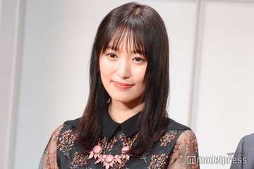 菅井友香、“白天女”ホワイトヘア姿披露「チェイサーゲーム」オフショット公開に「美しすぎる」「楽しみ」の声 画像