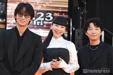 「MIU404」綾野剛＆星野源、麻生久美子をWエスコート “伊吹＆志摩”がバディぶり発揮 画像